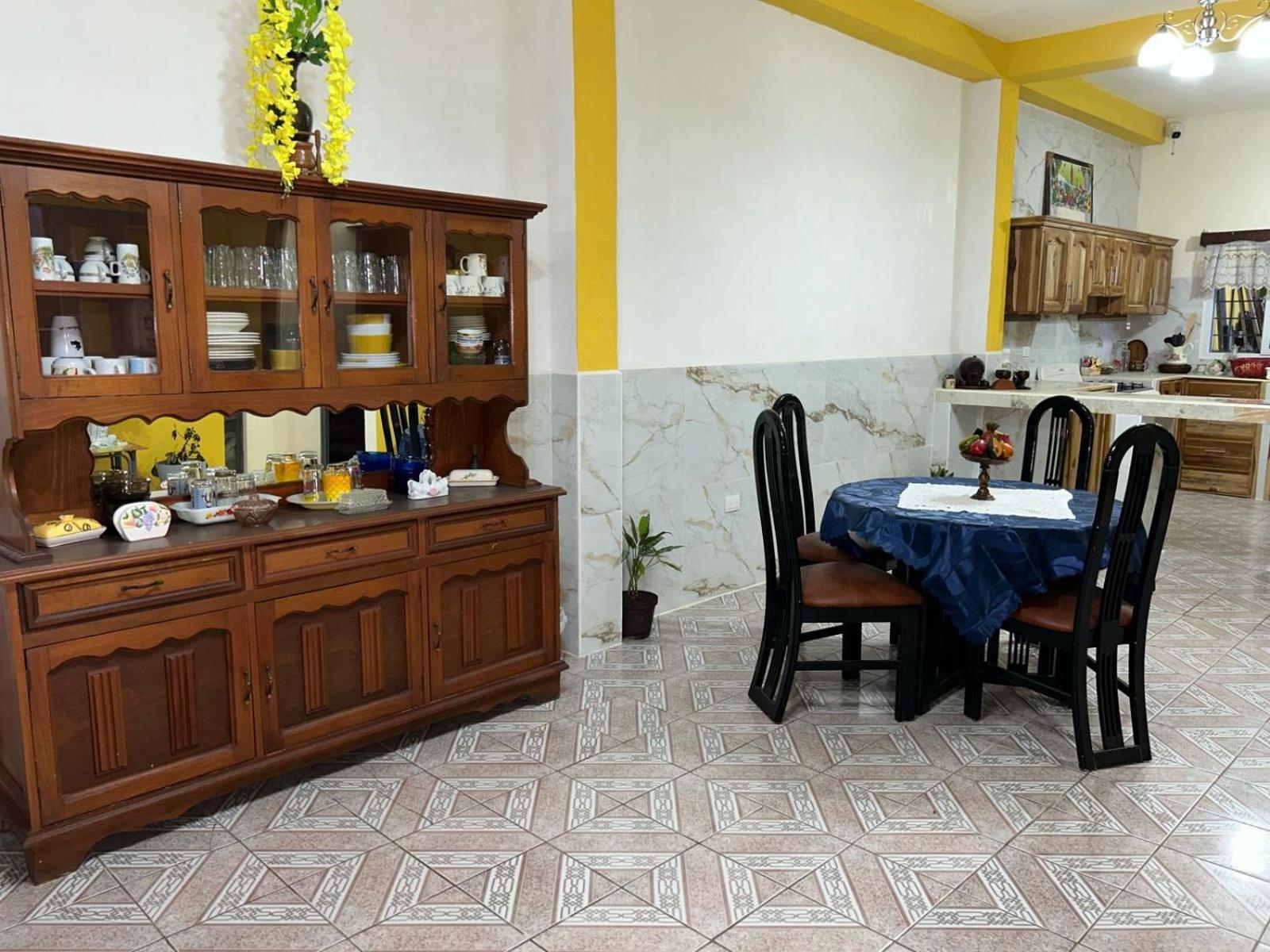 Casa Maya Itza Flores Exterior foto