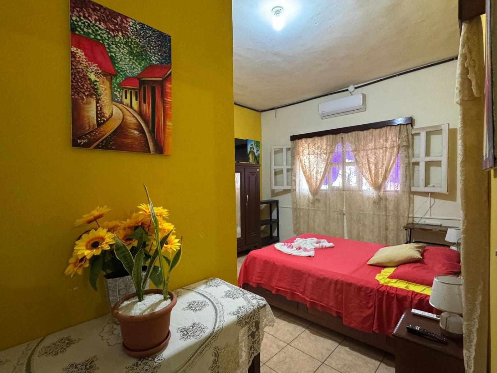 Casa Maya Itza Flores Exterior foto